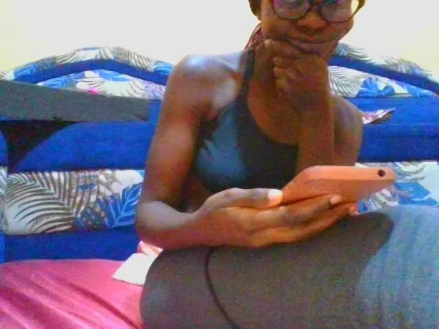 Likachkaa – webcam model profile photo Image 18