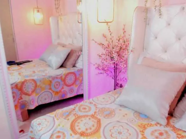 yiovanna19 – webcam model profile photo Image 2