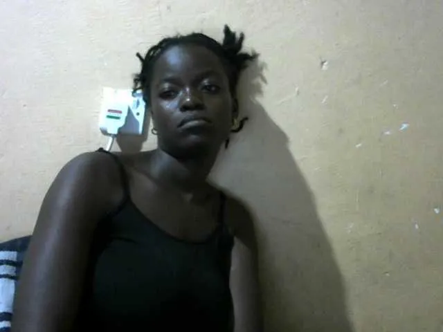 Likachkaa – webcam model profile photo Image 2