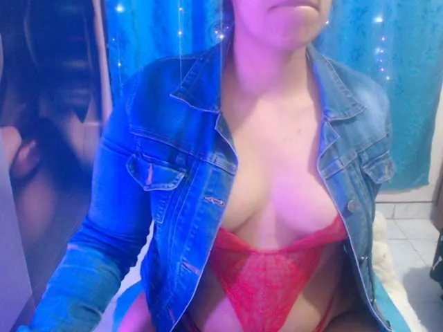 MinniMia – webcam model profile photo Image 2