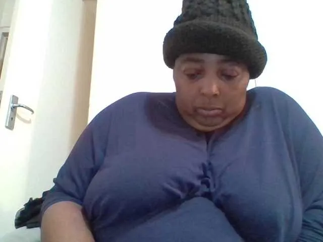 millemimi – webcam model profile photo Image 3