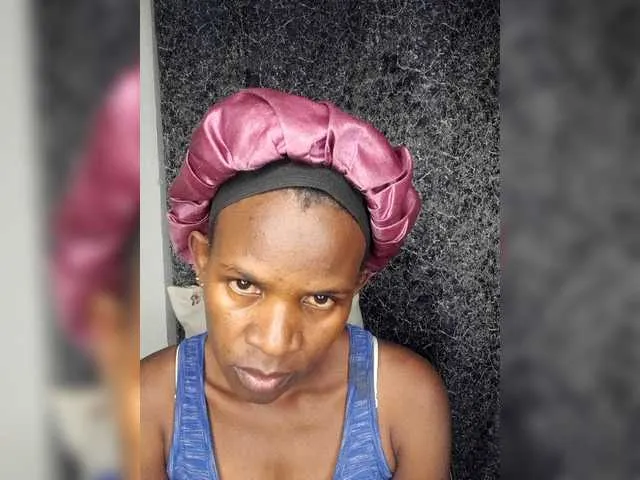 Queenyann – webcam model profile photo