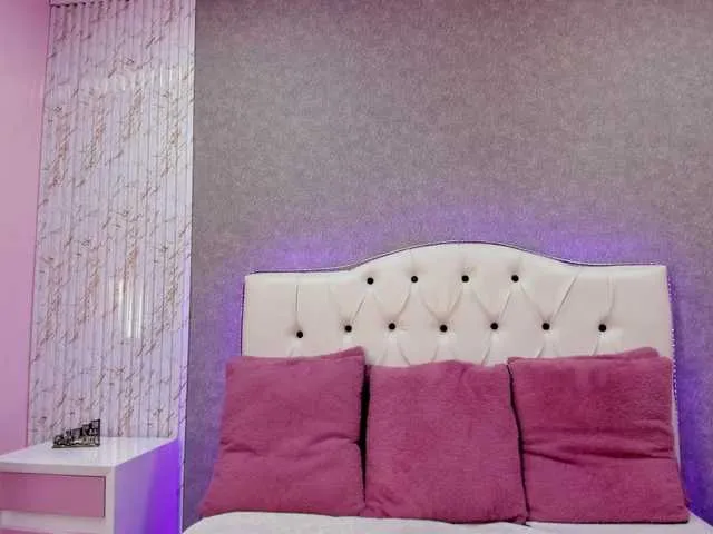 MiaLiaHot – webcam model profile photo Image 3