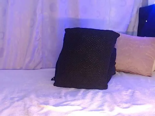 MinniMia – webcam model profile photo Image 2