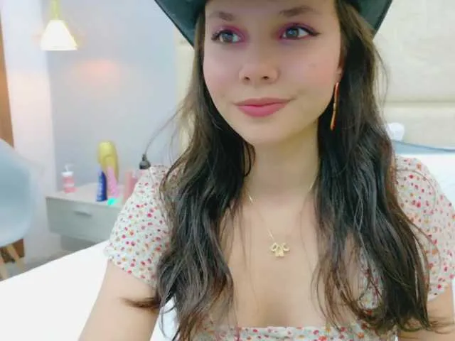 MaddieBryggs – webcam model profile photo Image 17