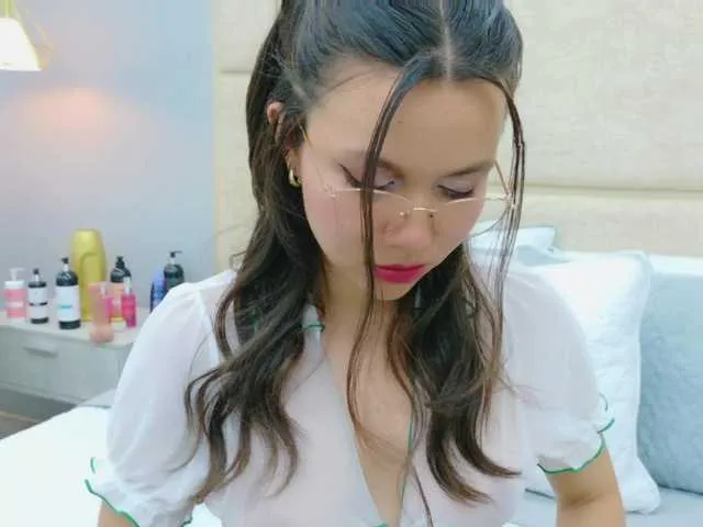 MaddieBryggs – webcam model profile photo Image 9