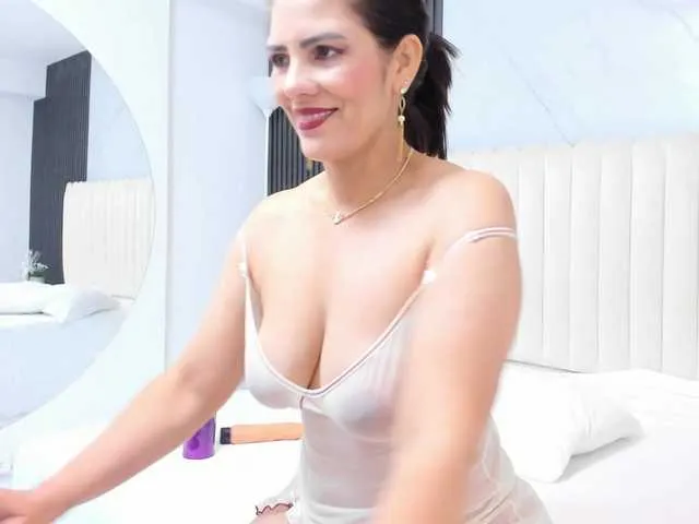Samantha-Claus Image 4