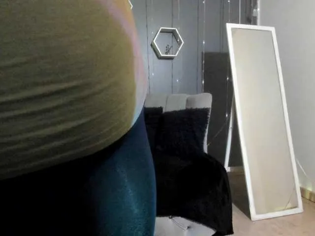 april_ebony18_ – webcam model profile photo Image 7