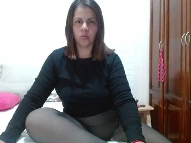 Emmalove13 – webcam model profile photo Image 5