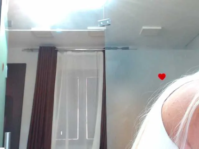 OrgazMia – webcam model profile photo Image 18