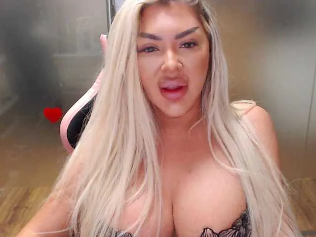 OrgazMia – webcam model profile photo Image 8