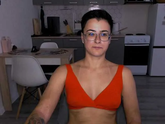 Ellidi – webcam model profile photo Image 11