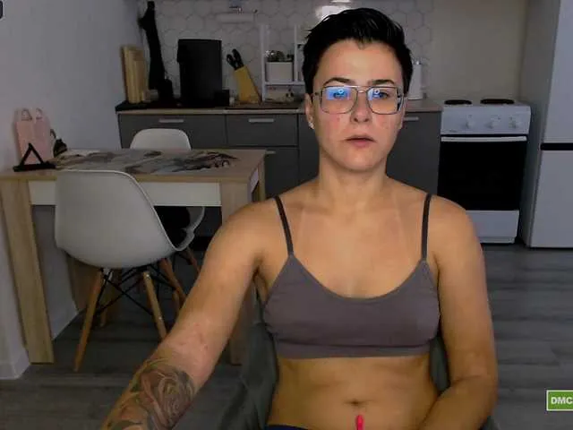 Ellidi – webcam model profile photo Image 12