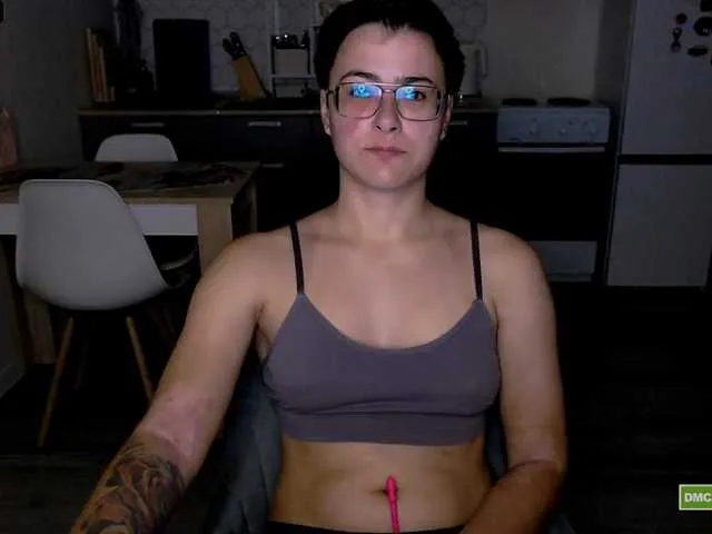 Ellidi – webcam model profile photo Image 16