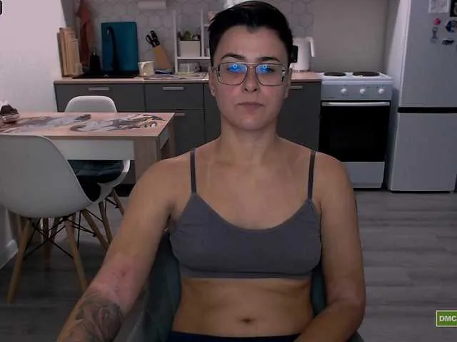 Ellidi – webcam model profile photo Image 17