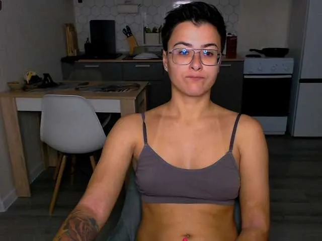 Ellidi – webcam model profile photo Image 2