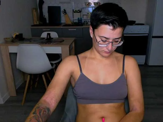 Ellidi – webcam model profile photo Image 4