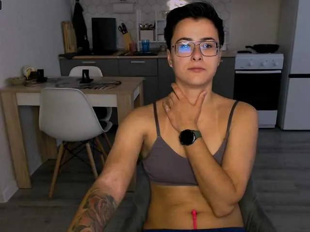 Ellidi – webcam model profile photo Image 5