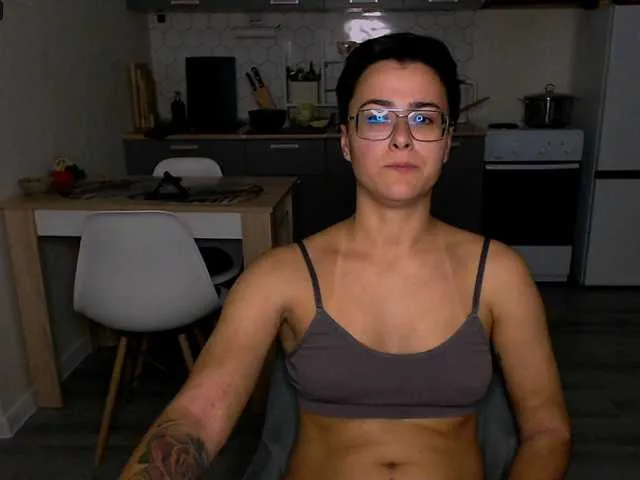 Ellidi – webcam model profile photo Image 6