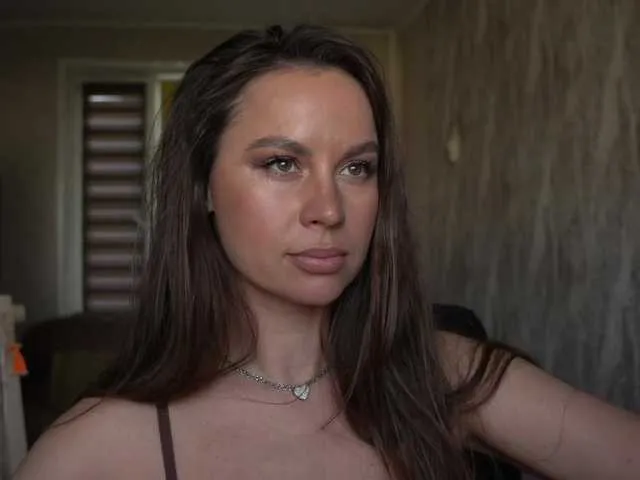 LindaLukas – webcam model profile photo Image 4