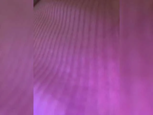 loracolins – webcam model profile photo Image 10