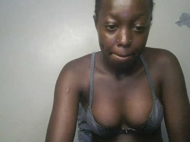 vika_loves_you – webcam model profile photo Image 3