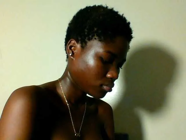 xlunami – webcam model profile photo Image 6