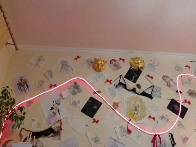 molochnaya000 – webcam model profile photo Image 2