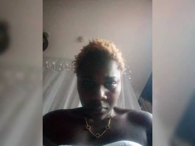 millemimi – webcam model profile photo Image 3