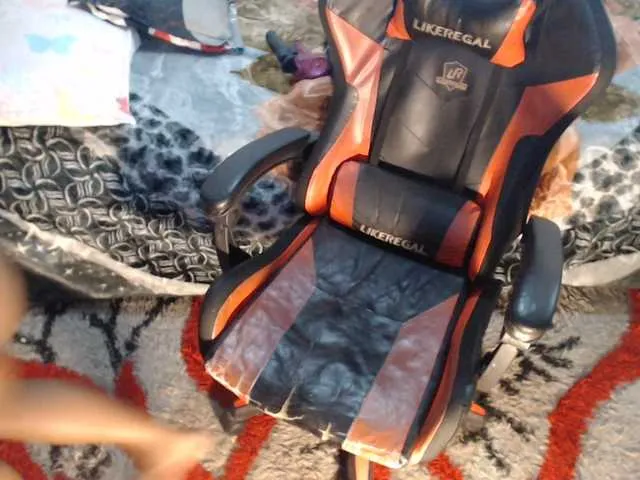 SheOnShe – webcam model profile photo Image 19