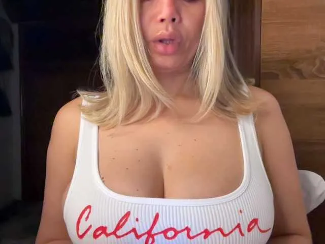 MinniMia – webcam model profile photo Image 13