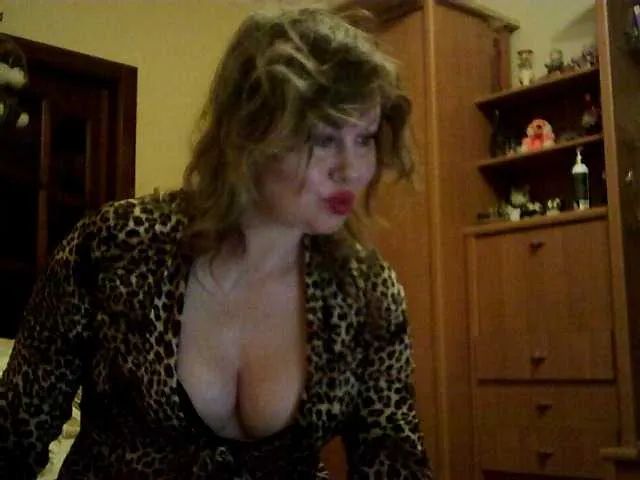 taylorharp – webcam model profile photo Image 2