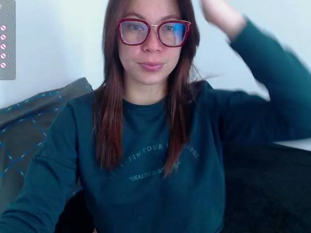 MinniMia – webcam model profile photo Image 5