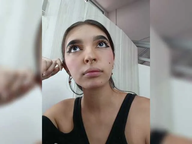 annie_f0x – webcam model profile photo Image 2