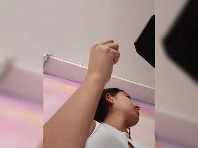 annie_f0x – webcam model profile photo Image 8