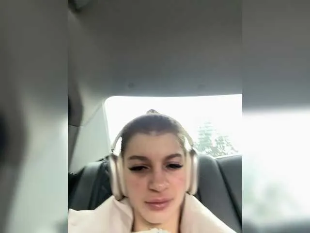 Anallovess – webcam model profile photo Image 4