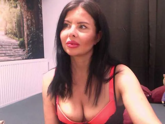 glossybabe_ – webcam model profile photo Image 9