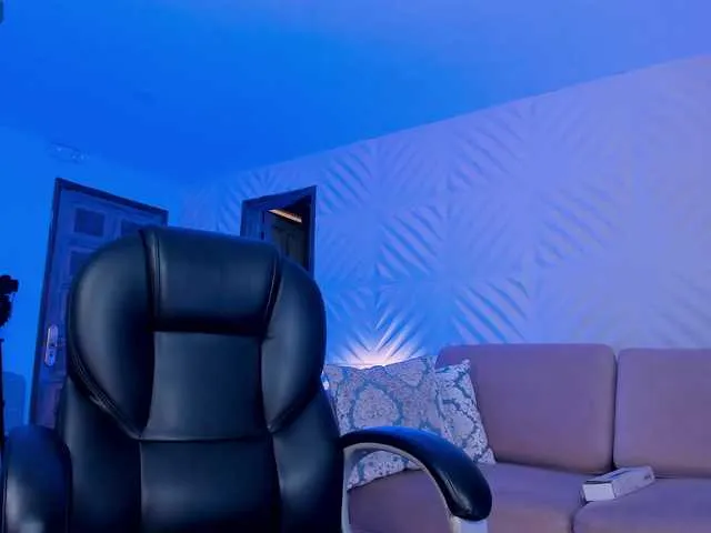 PeachGirl – webcam model profile photo Image 6