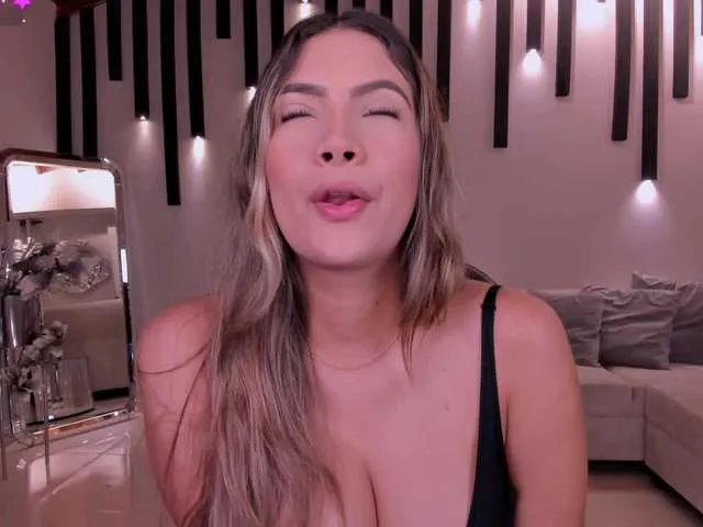 liz_holmes – webcam model profile photo Image 7