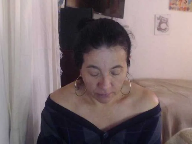 Likachkaa – webcam model profile photo Image 12