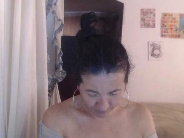 Likachkaa – webcam model profile photo Image 2