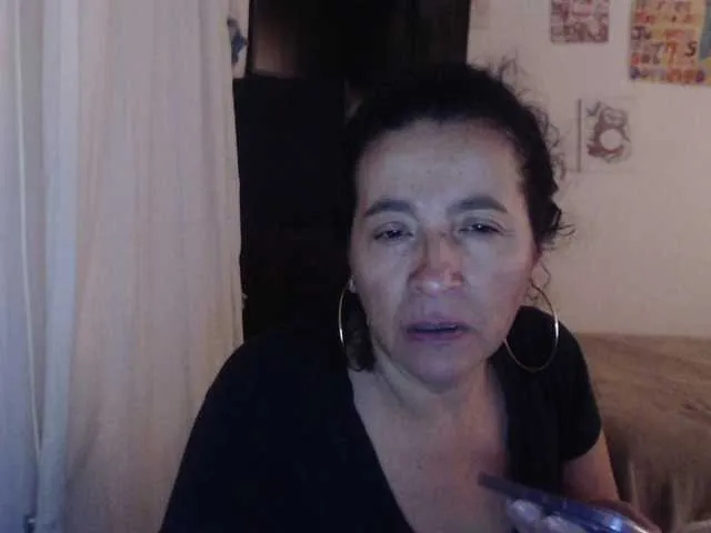 Likachkaa – webcam model profile photo Image 7