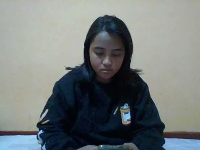 Likachkaa – webcam model profile photo Image 14