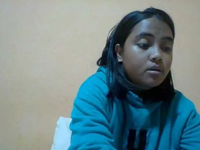 Likachkaa – webcam model profile photo Image 18
