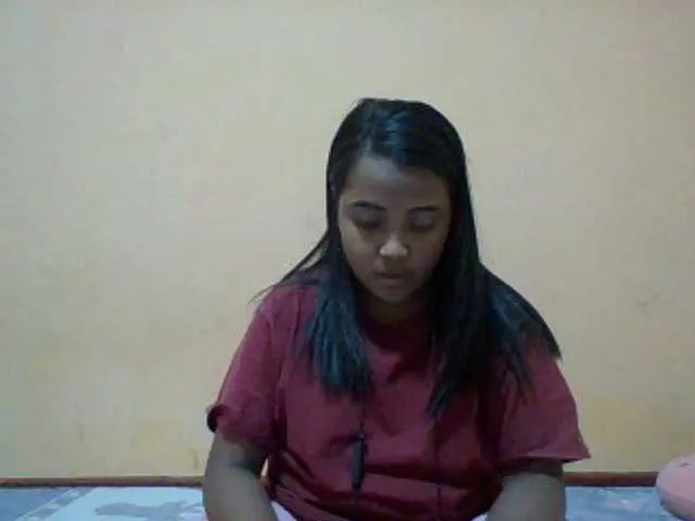 Likachkaa – webcam model profile photo Image 3