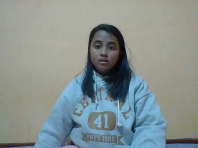 Likachkaa – webcam model profile photo Image 4