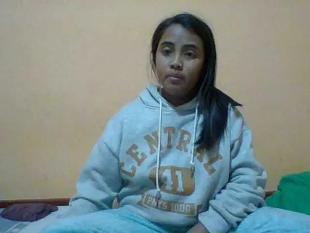 Likachkaa – webcam model profile photo Image 5
