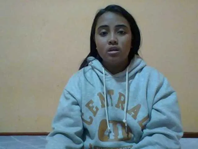 Likachkaa – webcam model profile photo Image 6