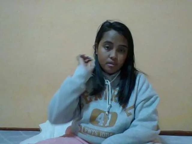 Likachkaa – webcam model profile photo Image 8