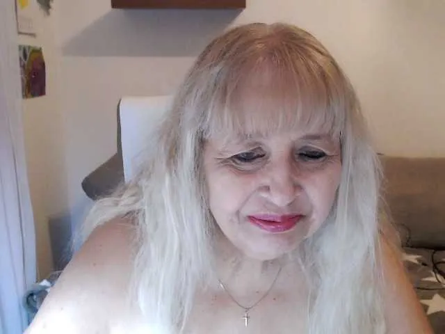 kikiolovely – webcam model profile photo Image 13
